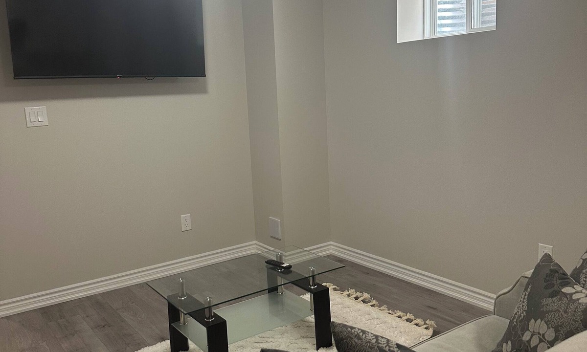 Oshawa Apartment | Beautiful 2 bedroom basement apartment with separate entrance
