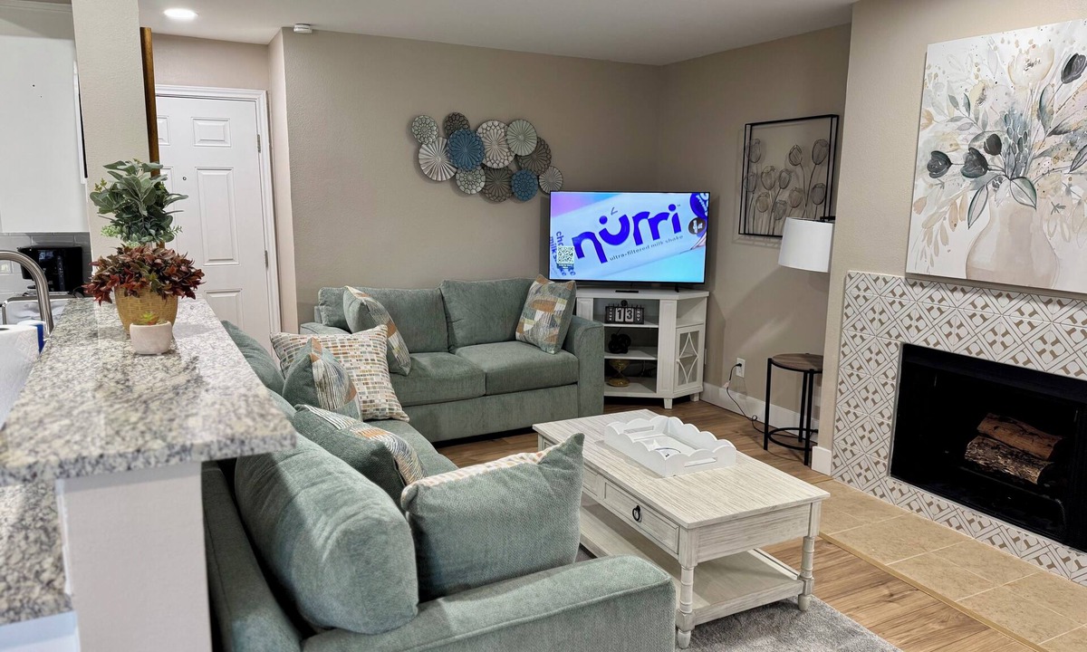 Garland Condo | Beautiful, 2-bedroom condo, walking distance from lake Ray Hubbard.