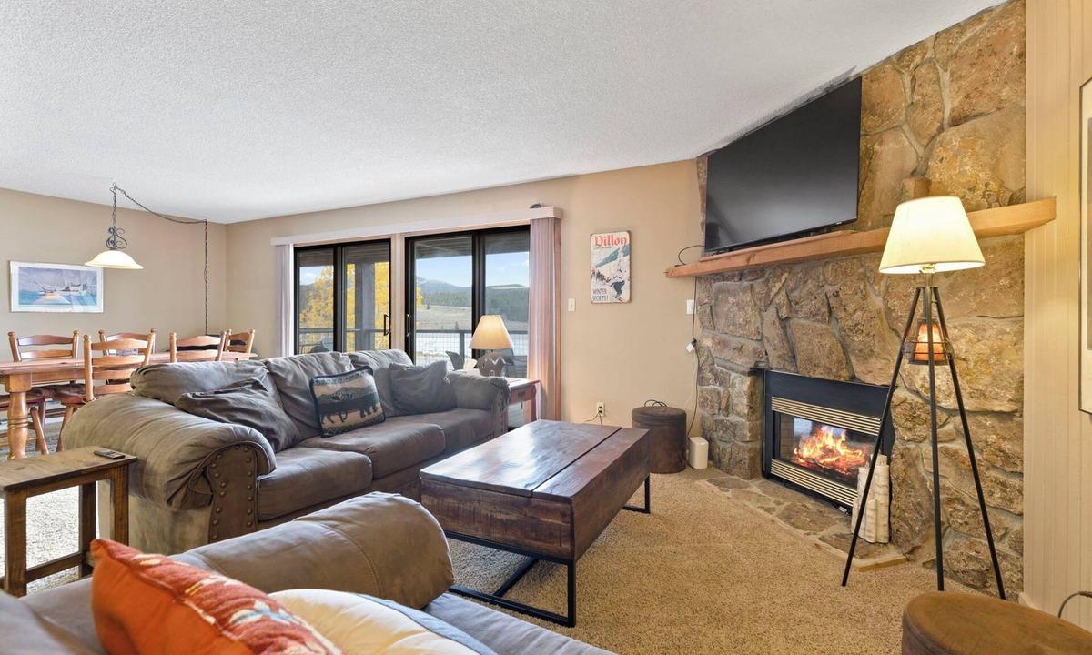 Dillon Condo | Beautiful 2-Bedroom Condo Overlooking Lake Dillon!