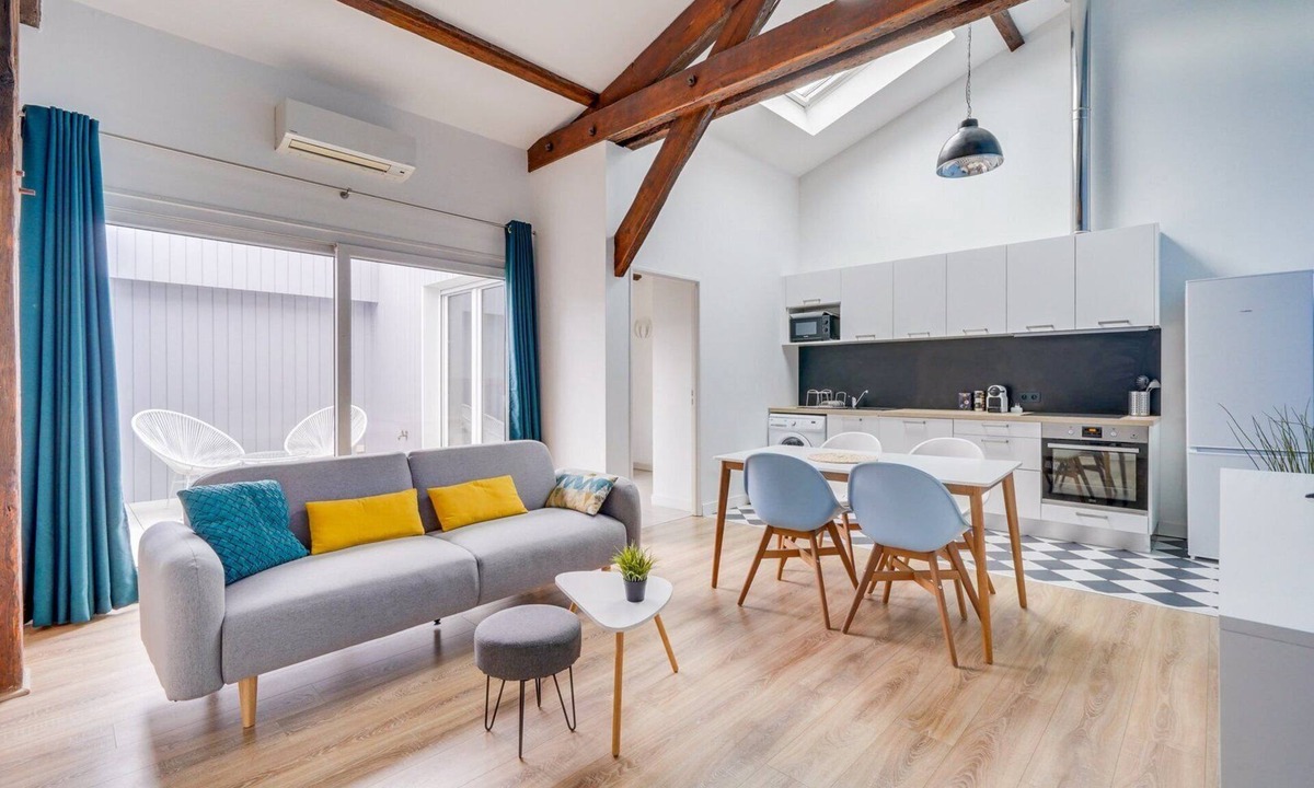 Begles Apartment | Beautiful 2-bedroom flat with patio