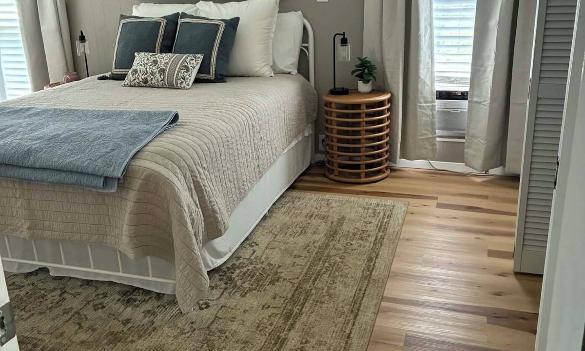 Alvarado House | Beautiful 2-bedroom house with AC in charming Alvarado Lake House