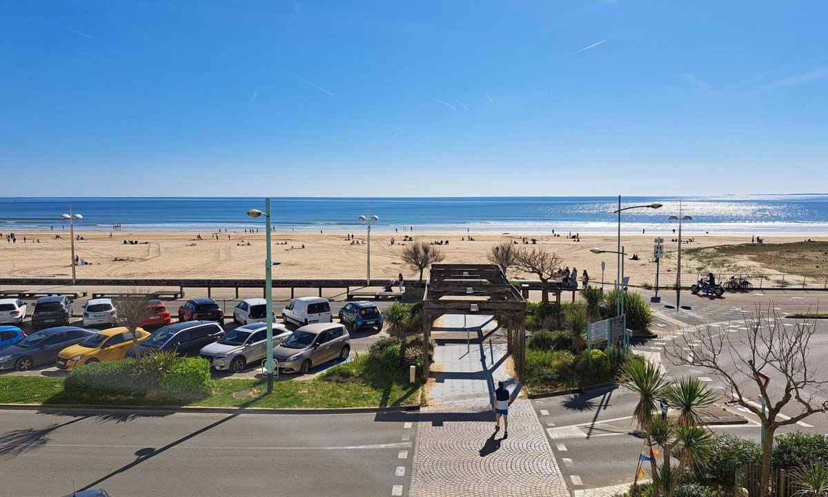 Saint-Jean-de-Monts Apartment | Beautiful 2-bedroom apartment - sea view - 5 guests, WIFI, pets allowed, parking
