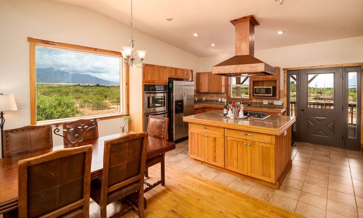 Hereford House | Beautiful 2 Story with Mountain Views