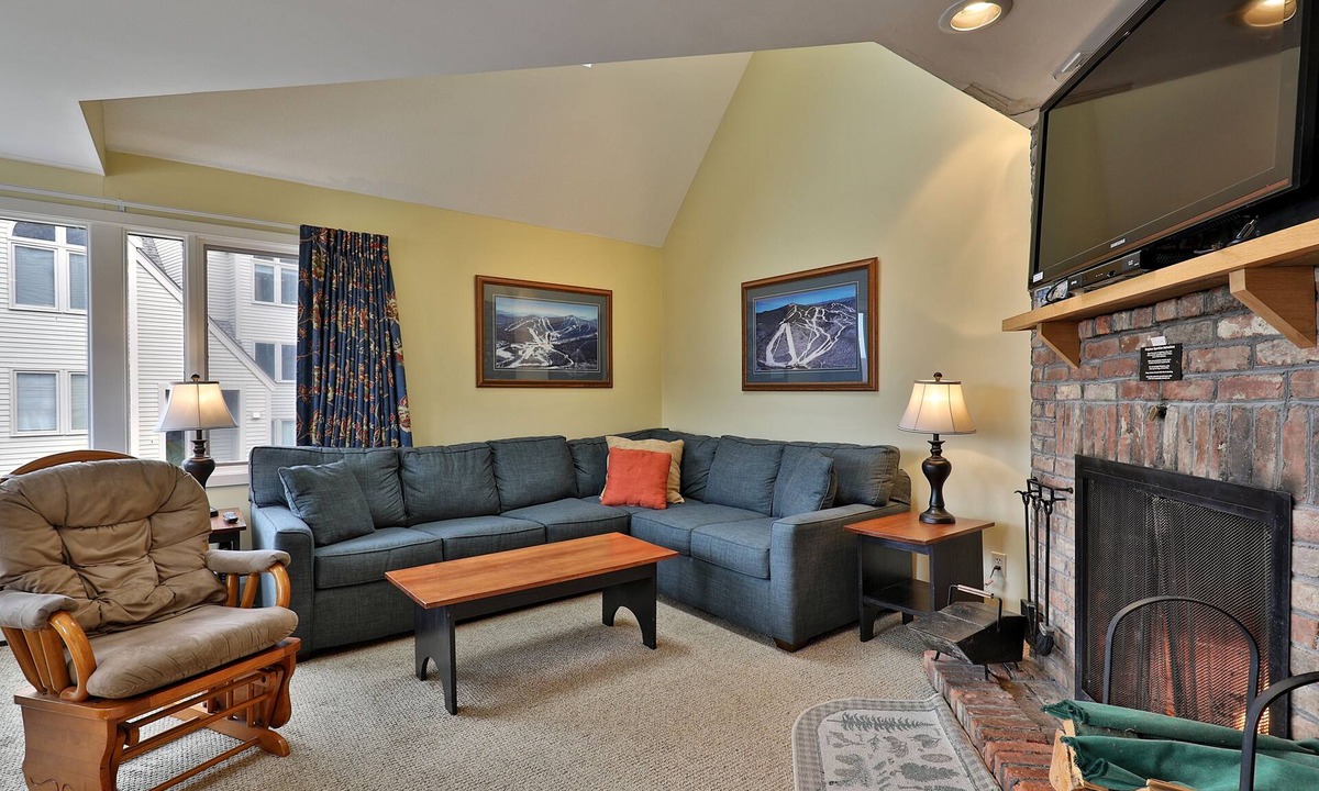 Killington Condo | Beautiful 2BR/2BA Fall Line Condo with Mountain Views on Shuttle Route E2B