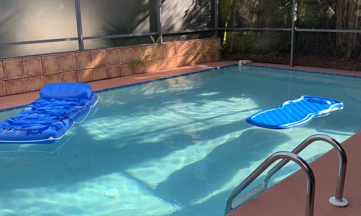 Siesta Key House | Beautiful 2BR 2BA Home with Private Pool & Jacuzzi - Includes Pool Table