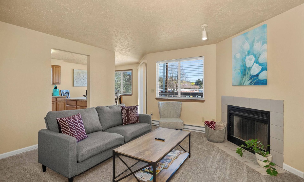 Spokane Valley Apartment | Beautiful 2BR APT 1 ⭑ Balcony ⭑ Free Parking ⭑ K-Cup ⭑ Near Attractions