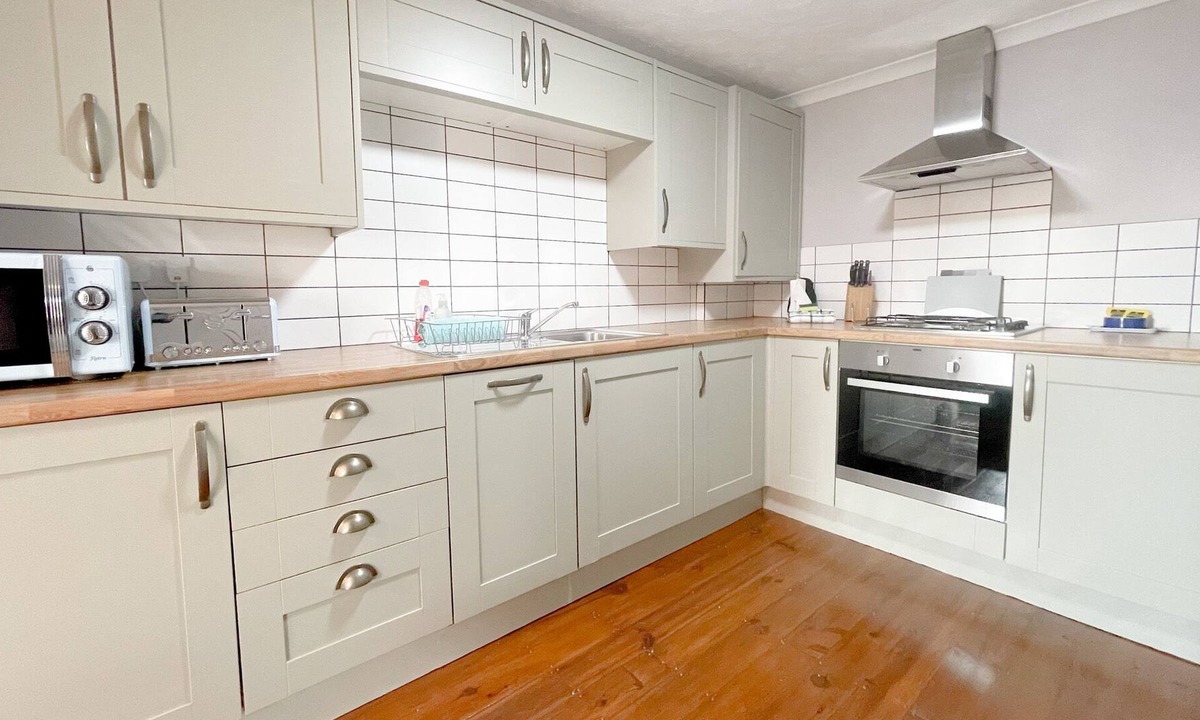 West Parley Cottage | Beautiful 2BR Converted cow Shed Sleeps 4