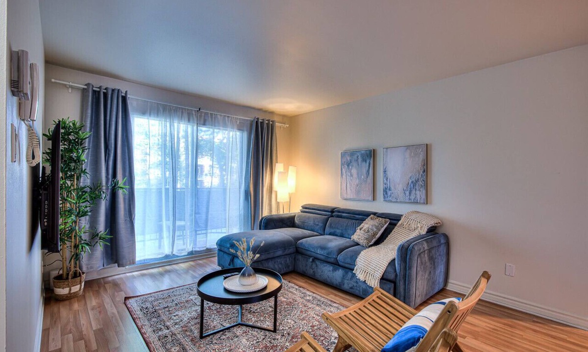 Pierrefonds-Roxboro Apartment | Beautiful 2BR in MTL with 2 included parking spots