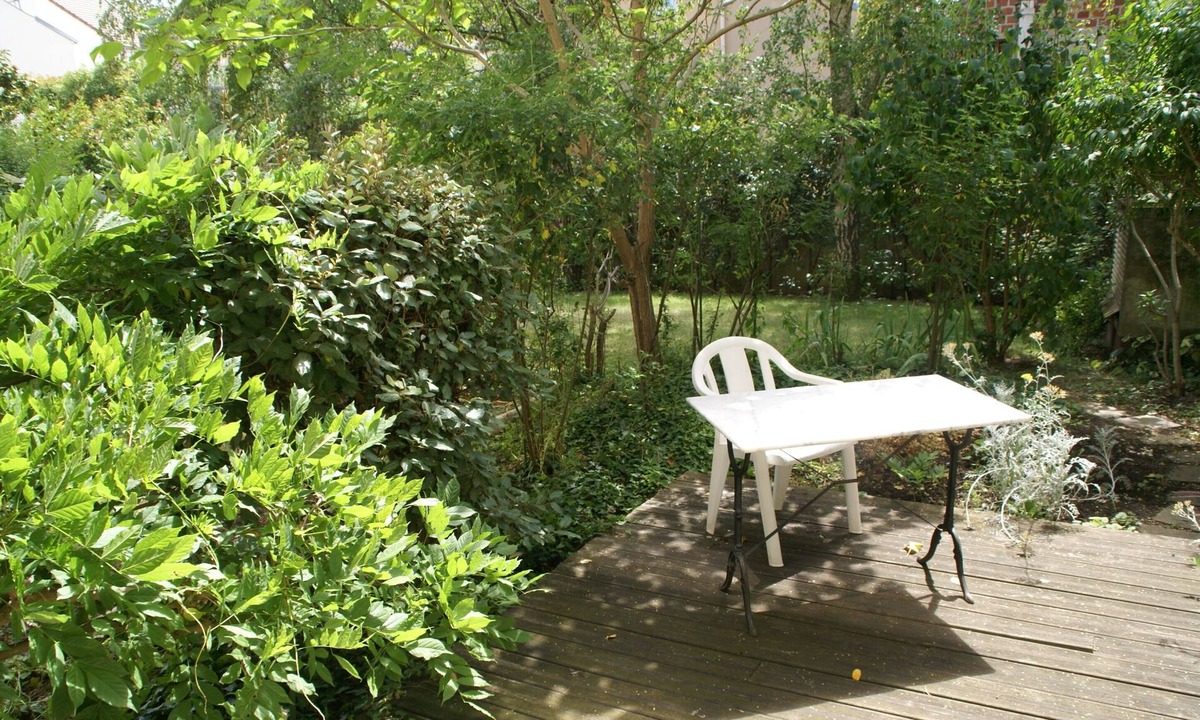 Croissy-sur-Seine Apartment | Beautiful 2p accommodation with private, quiet and green garden 10 minutes from Paris