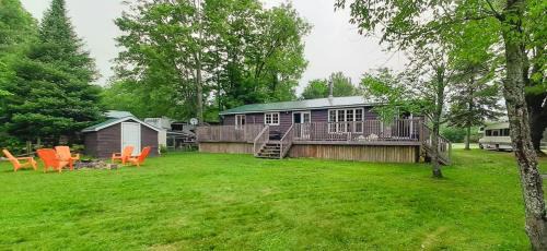 Minden House | Beautiful 3 Bdrm + Bunkie Waterfront Cottage Near Gull Lake