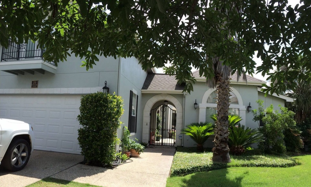 North San Antonio - SAT House | Beautiful 3 bdrm. with large tropical patio, hot tub in gated com. 268 nightly.