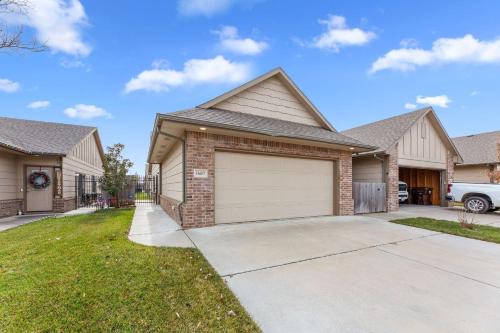 Wichita House | Beautiful 3 bed 2 bath updated home with garage
