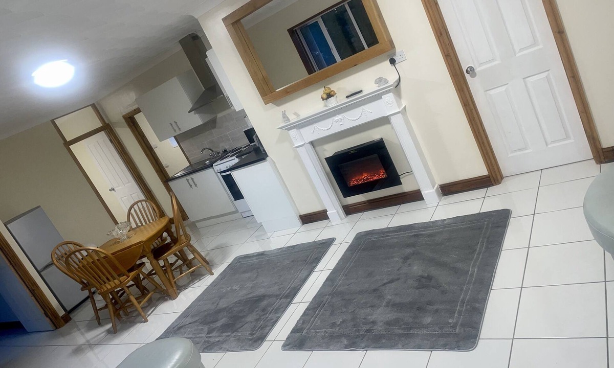 Bircotes Cottage | Beautiful 3-bed Bungalow in Bawtry Doncaster