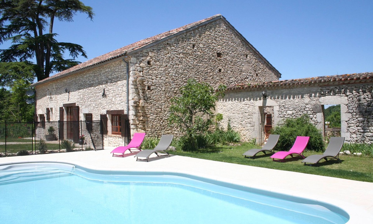Monflanquin Cottage | Beautiful 3 bed stone country cottage with private heated pool in Monflanquin