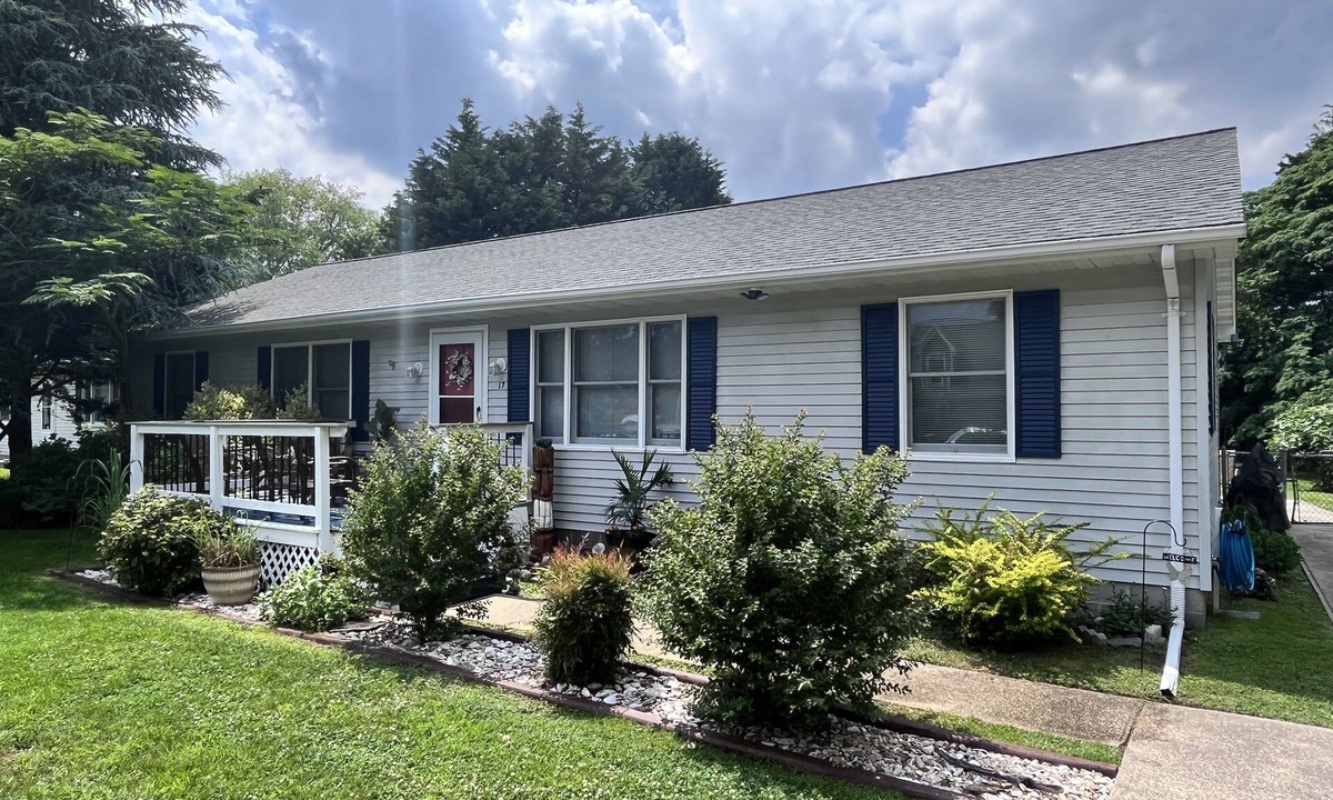 Rehoboth Beach House | BEAUTIFUL 3 Bed 2 Bath Home. Located between REHOBOTH and LEWES
