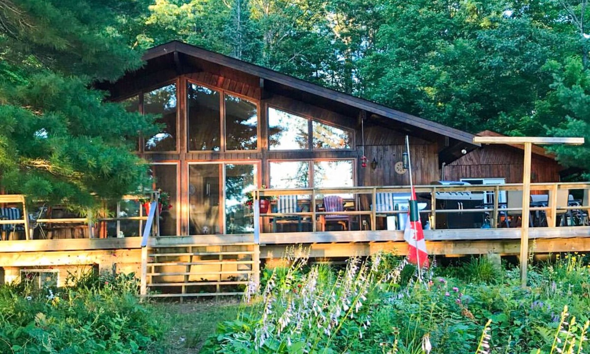 Minden Hills House | Beautiful 3 Bedroom Lakefront Cottage