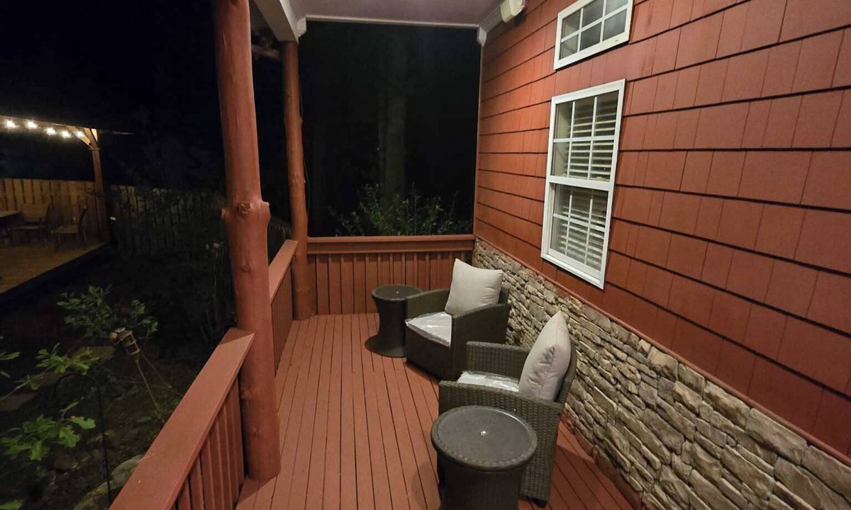 Oak Hill House | Beautiful 3-bedroom bed & breakfast in enjoyable Covington with AC