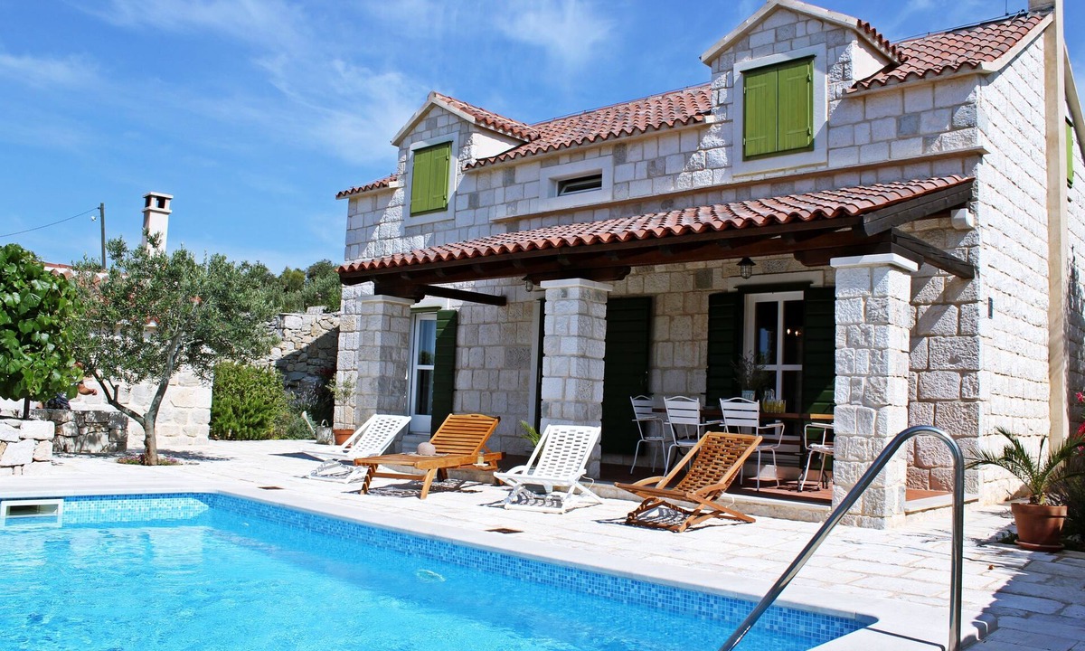 Seget Villa | Beautiful 3 Bedroom Stone House With a Heated Pool
