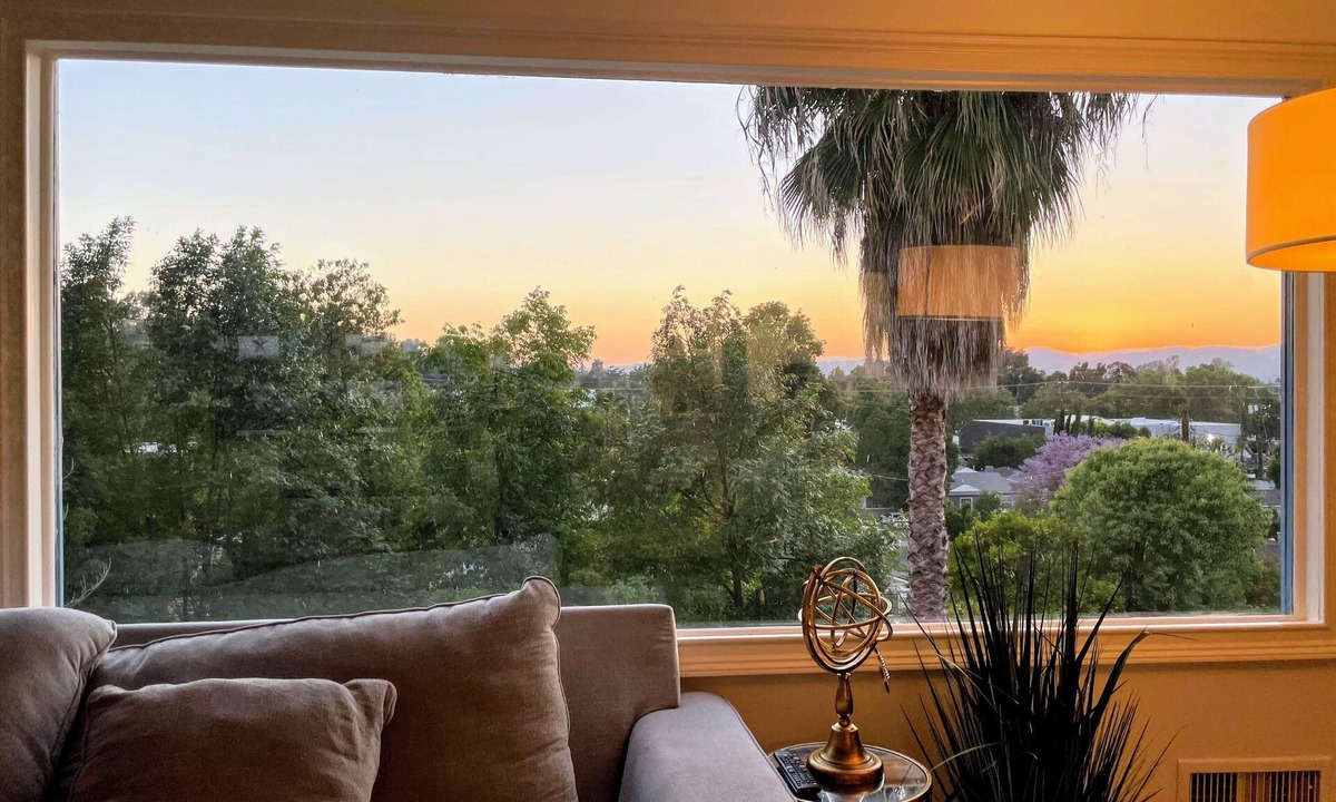 Woodland Hills House | Beautiful 3 Bedroom with Gorgeous View & Backyard