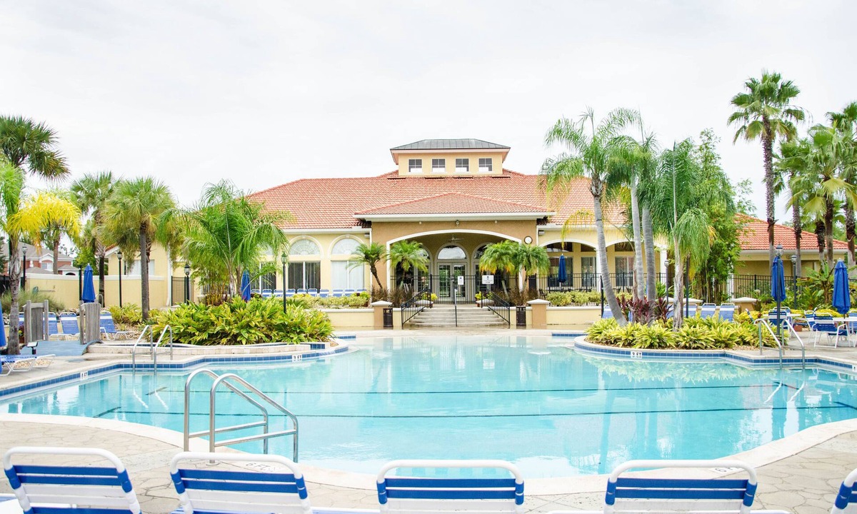 Lake Berkley House | Beautiful 3 Bedroom Villa on the Lake - No Carpet! New Hot Tub