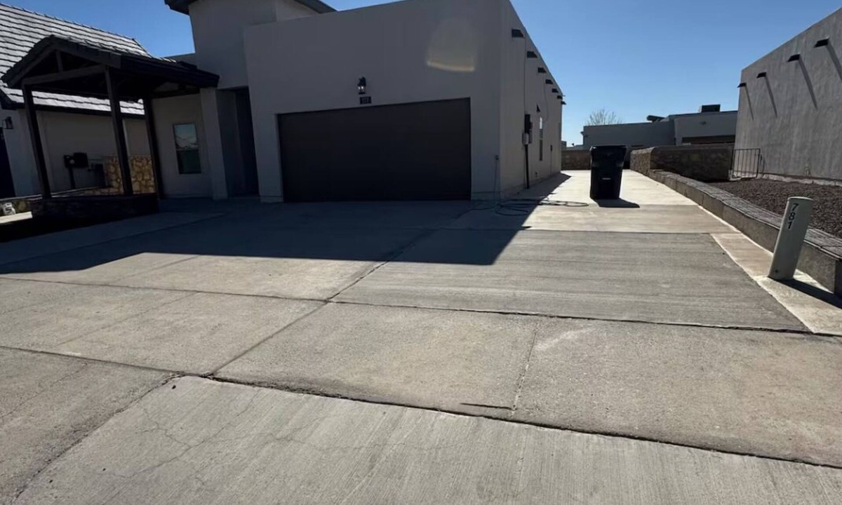 Biggs Field House | Beautiful 3 bedrooms 2 bathrooms home sparkling clean.