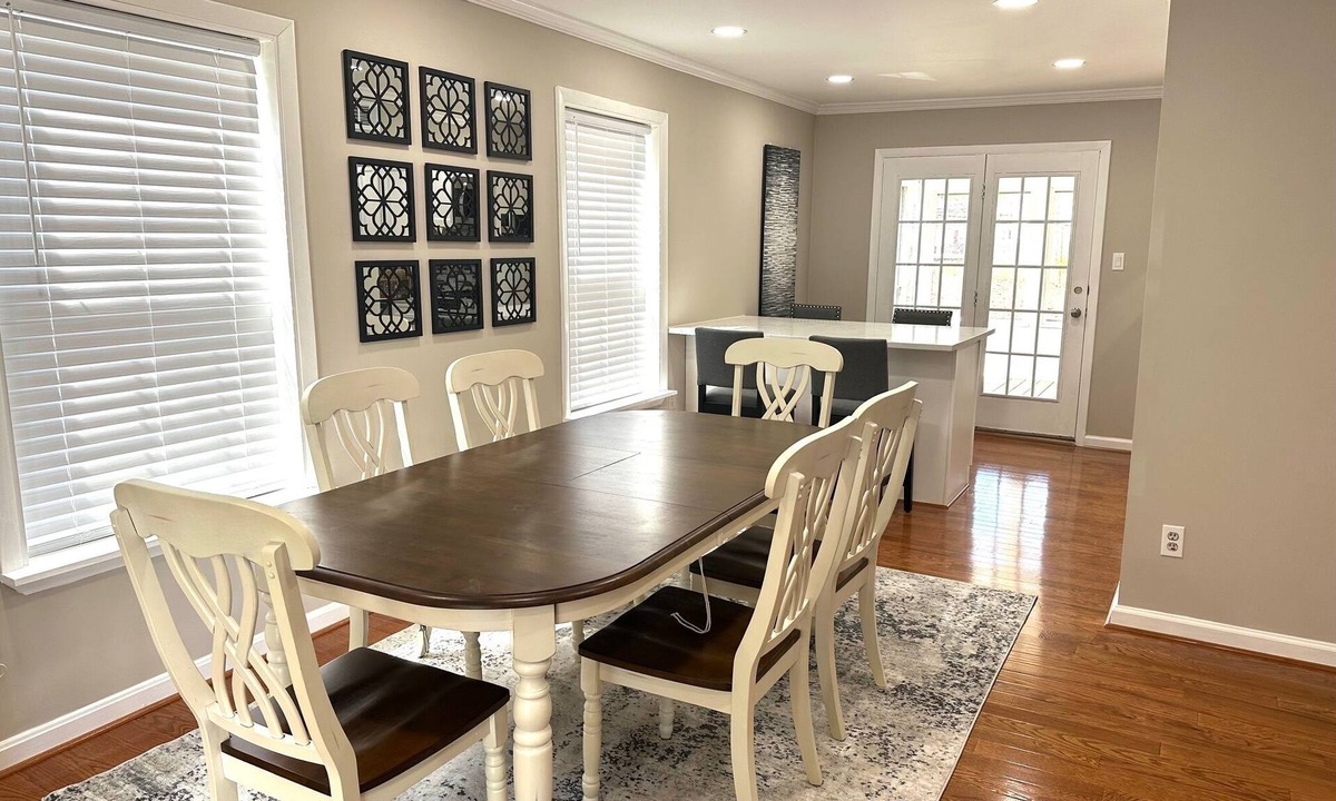 Pimmit Hills House | Beautiful 3 BRs 2 Baths 15 min to DC