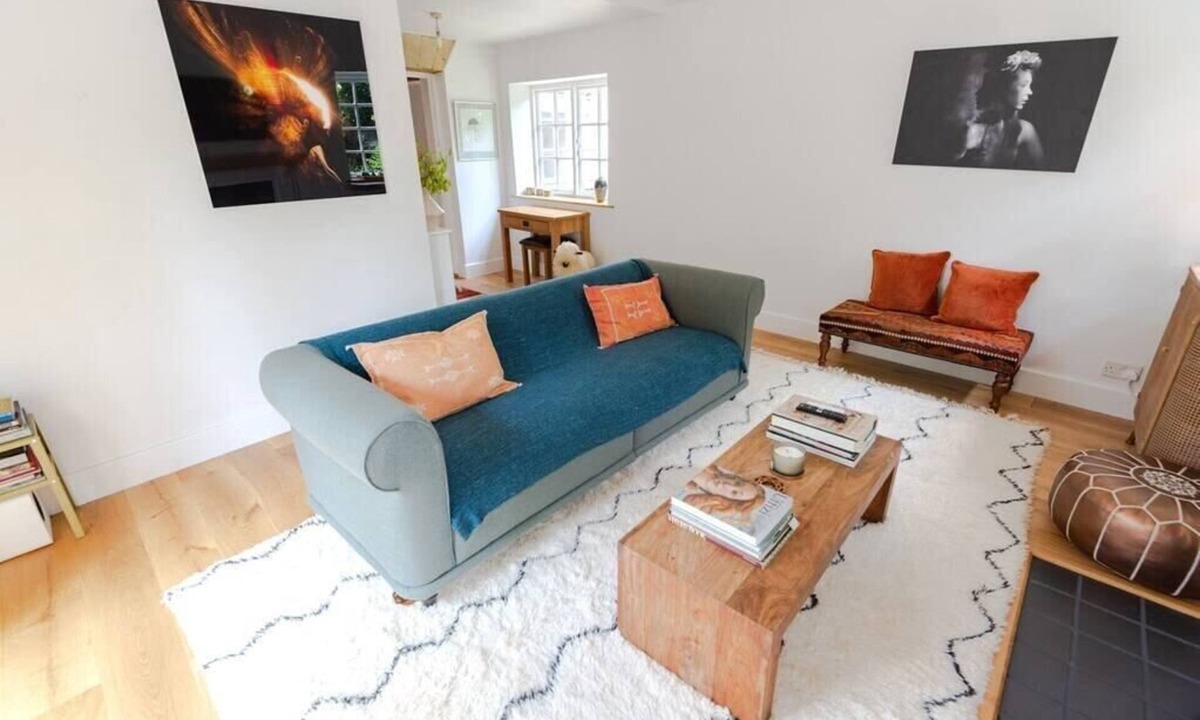 Kettering House | Beautiful 3BD Thatched Stone Cottage Kettering