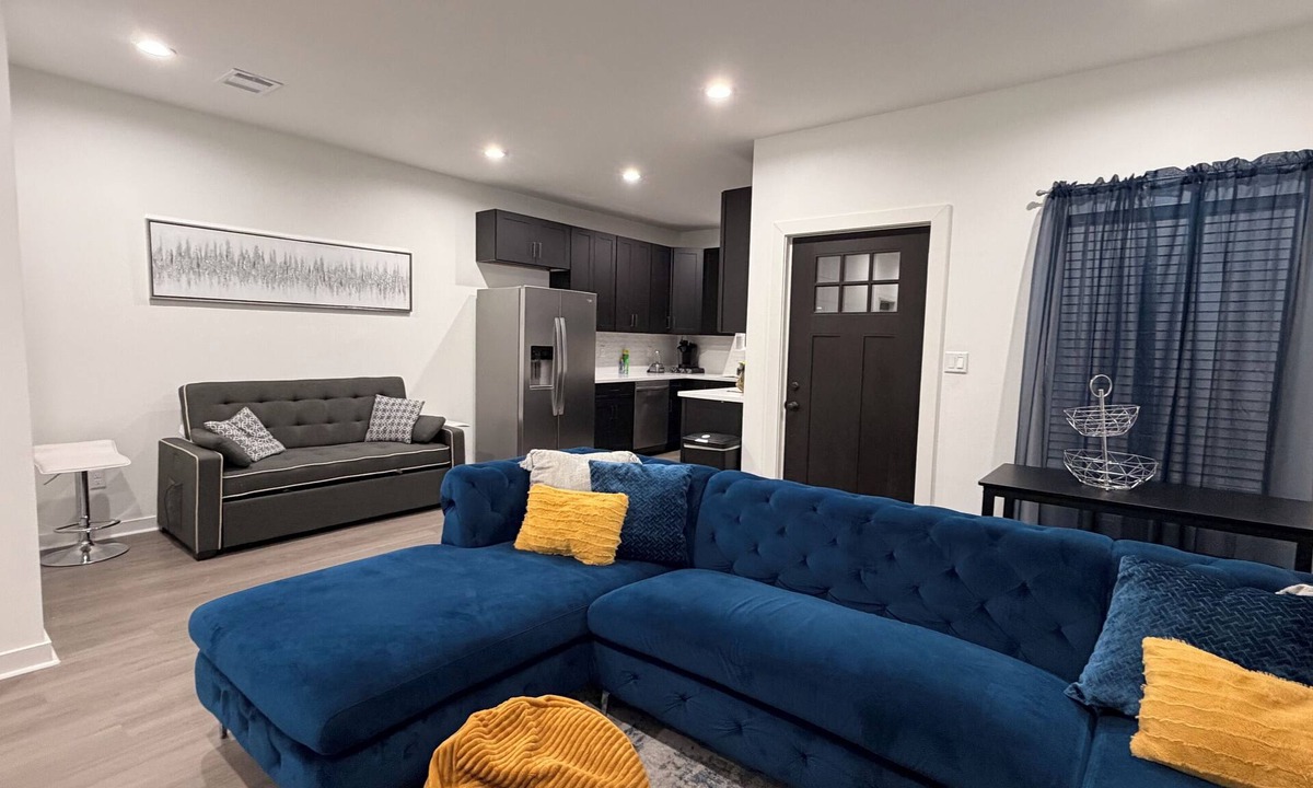 Houston House | Beautiful 3BR Home Stylish, Cozy & Convenient