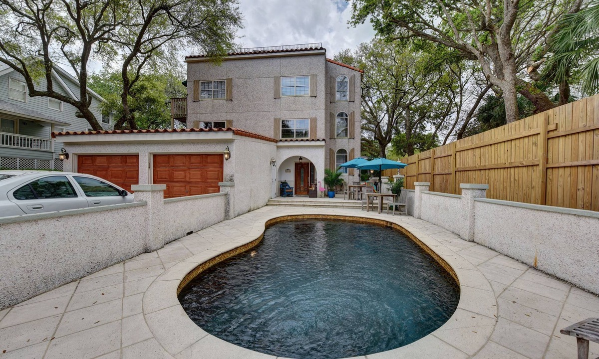 East Beach House | Beautiful 4 bed, 5 full bath, East Beach with Pool, 3 houses from East Beach