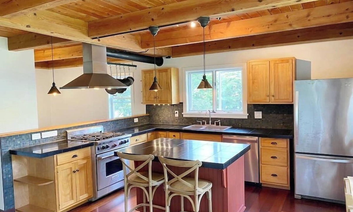 Moscow House | Beautiful 4 Bed Home in a Tranquil, Ideal Setting