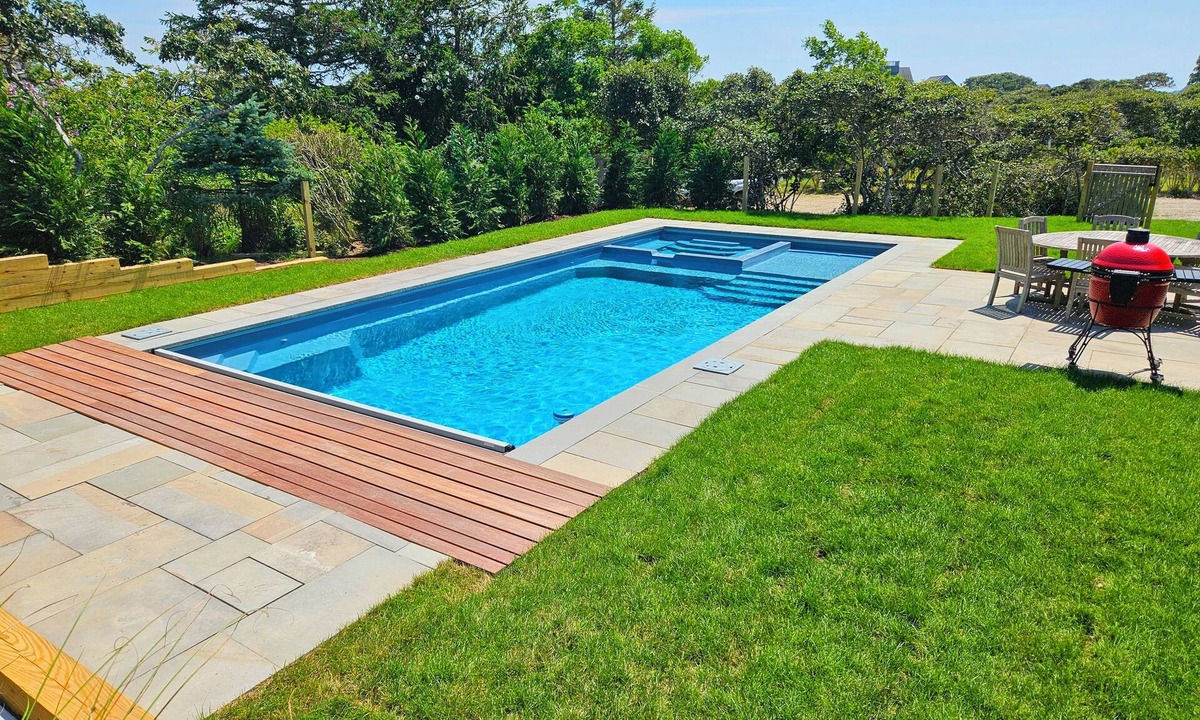 Tom Nevers House | Beautiful 4 bed with Pool + Spa