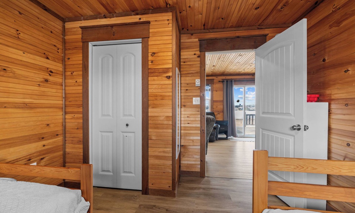 Clinton Cottage | Beautiful 4 Bedroom Waterview Sunset Cottage