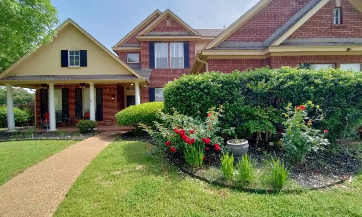 Southlake House | Beautiful 4 Bedroom + 3.5 Bathroom Home in Southlake