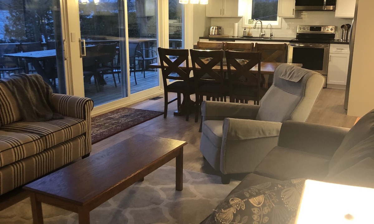Grey Highlands House | Beautiful 4 Bedroom Home on Lake Eugenia