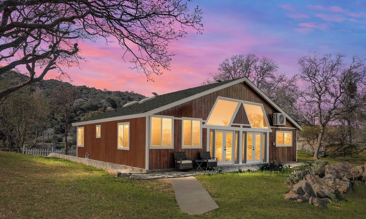 Keene Cabin | Beautiful 4-bedroom cabin in enchanting Tehachapi mountains with private hiking
