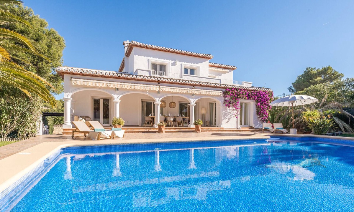 Costa Nova Villa | Beautiful 4 Bedroom Family Villa