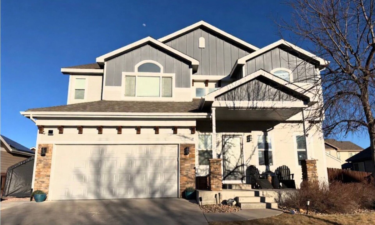 Frederick House | Beautiful 4-bedroom house with AC in lovely Longmont/Frederick