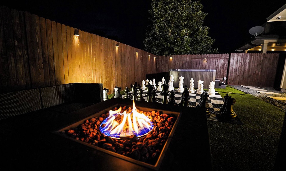 Austin House | Beautiful 4-bedroom house in vibrant Austin with Hot Tub And Lively Back yard