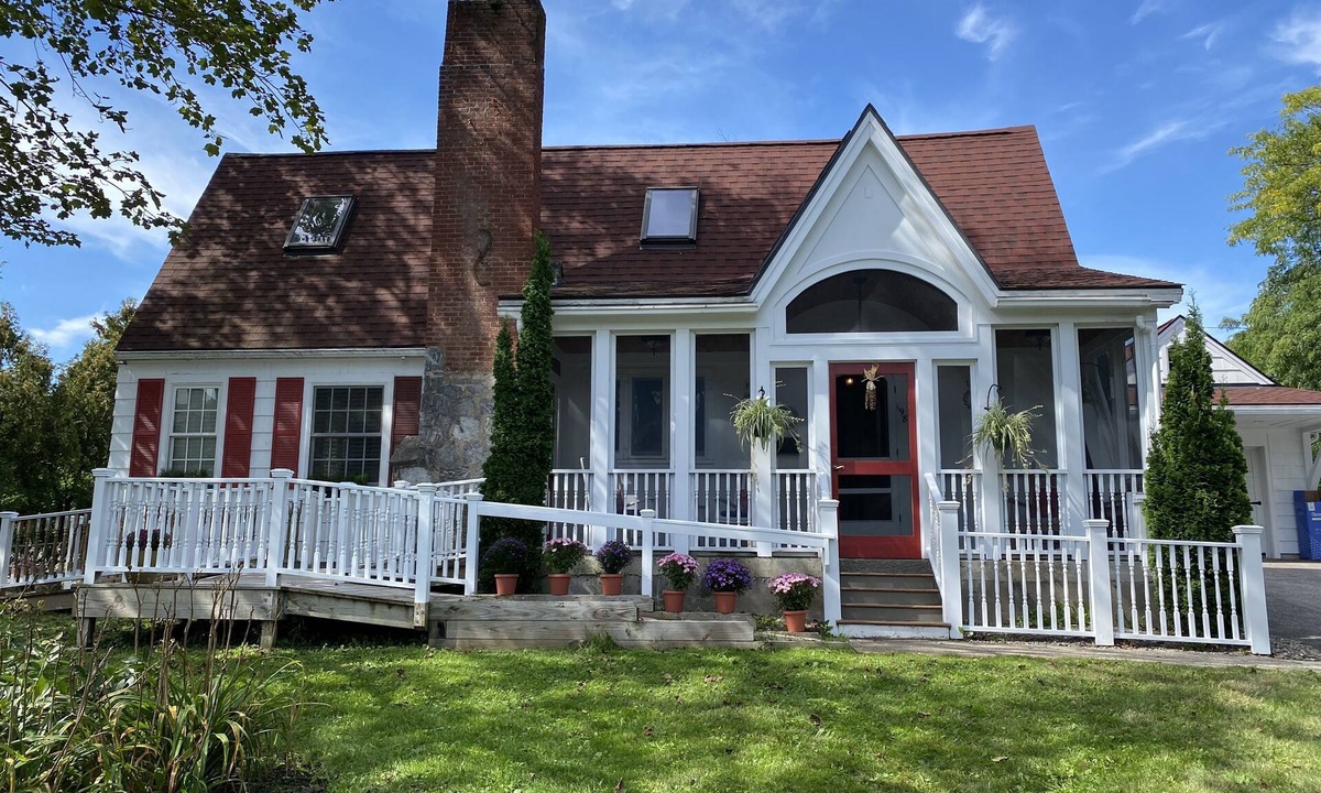Middlebury House | Beautiful 4-Bedroom Home beside Middlebury College