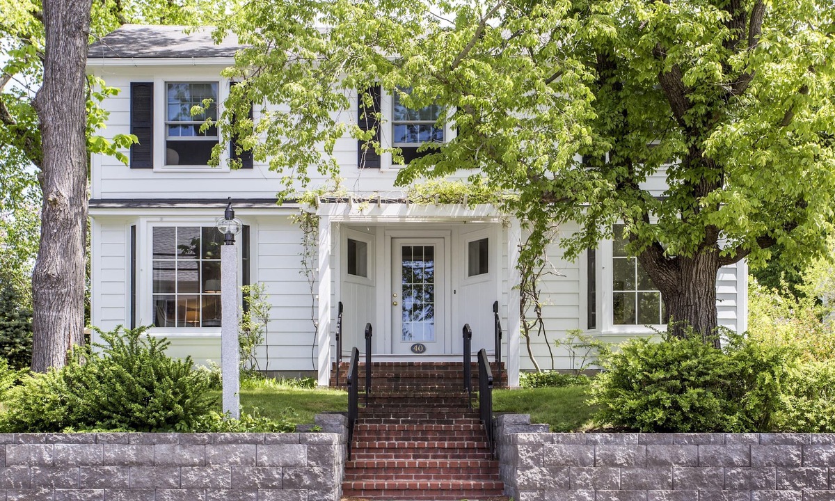 Kennebunkport House | Beautiful 4 BR House & 2 BR Cottage on Ocean Avenue near Dock Square