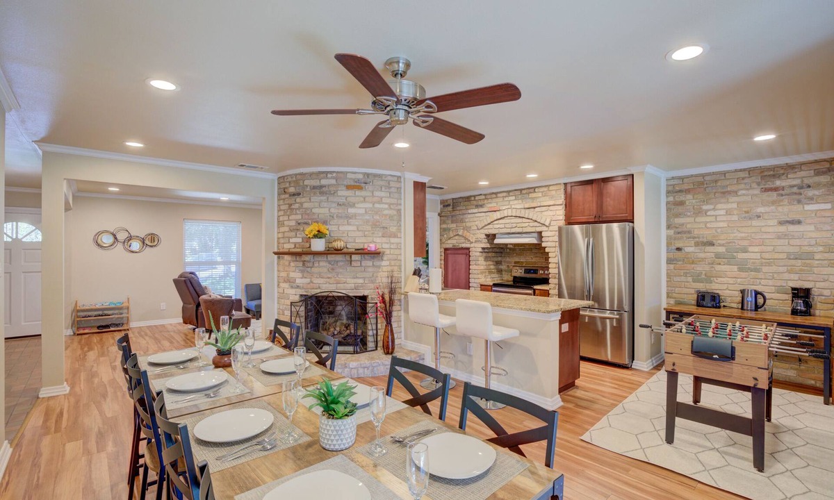Medical Center District House | Beautiful 4 BRs, Central, Covered Patio, Cozy Desi