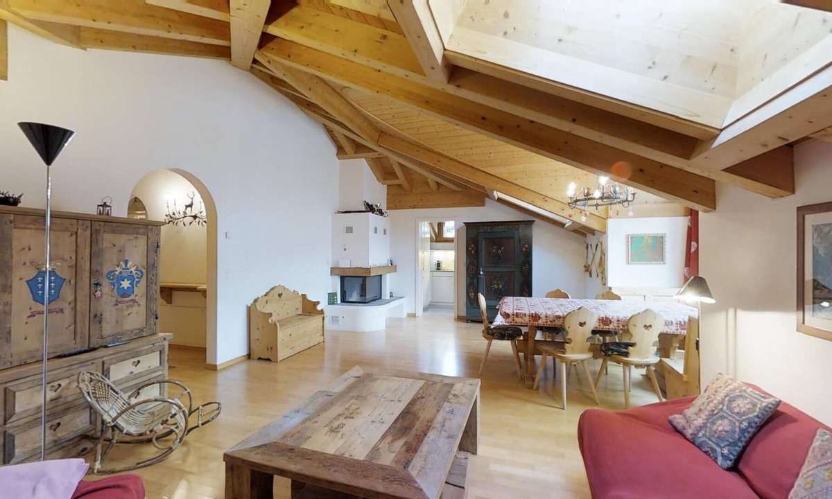 Silvaplana Apartment | Beautiful 4-room apartment in the top floor with approx.