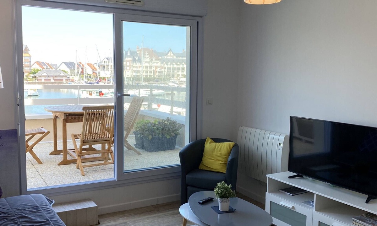 Port Guillaume Apartment | Beautiful 4-Room Duplex with Port View and Terrace