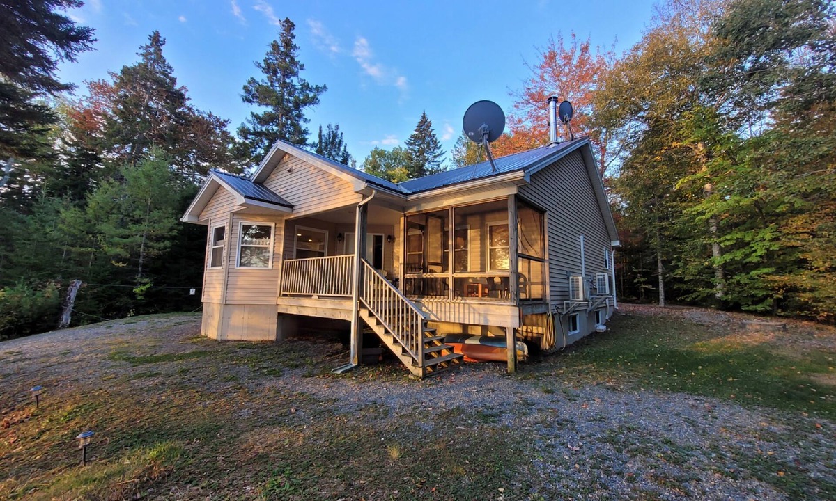 Saint Patrick Cottage | Beautiful 4 Season Lakefront Cottage on quiet Lily Lake