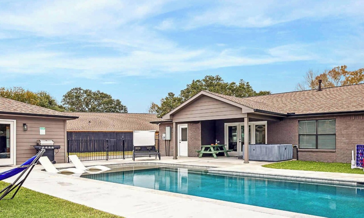 Westbury House | Beautiful 4Bd 3Ba Home with Pool, Hot Tub & Cinema