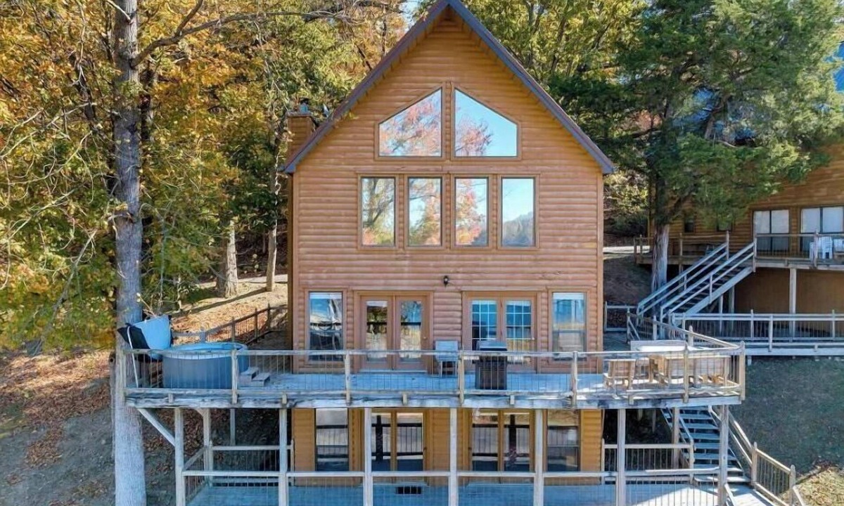 Byrdstown Cabin | Beautiful 5 Bed Chalet w/Hot Tub, Lakefront on Dale Hollow! #14