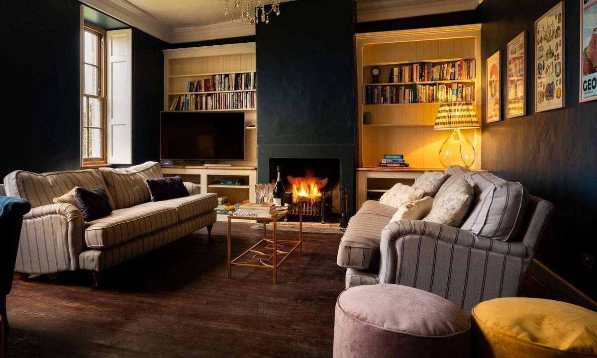 East Horrington House | Beautiful 5 bedroom house sleeps 13 with hottub, games room and garden near Bath