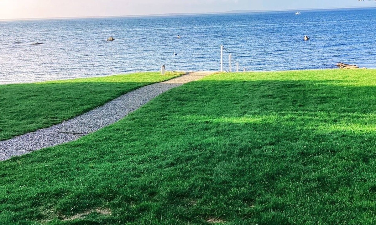 Silver Beach House | Beautiful 5 Bedroom Oceanfront Home with Private Beach