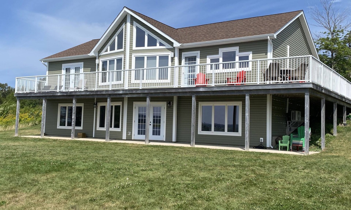 Tracadie House | Beautiful 5 Bedroom Waterfront Home With Over 3000 Sq. Ft Of Living Space!