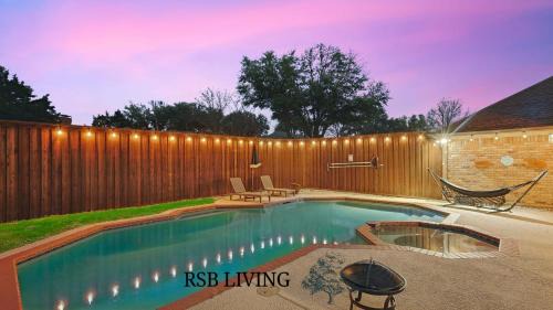 DeSoto House | Beautiful 5BR 2BA DeSoto Holiday Home with Pool